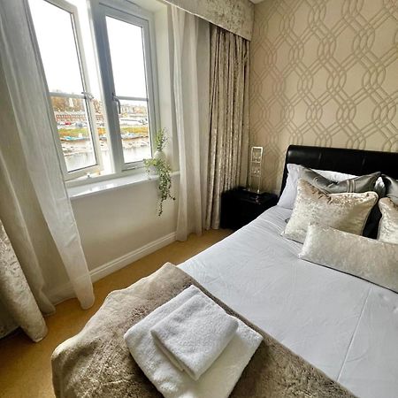 Majestic, Modern & Spacious Harbour-View Apartment With Parking Вітбі Екстер'єр фото