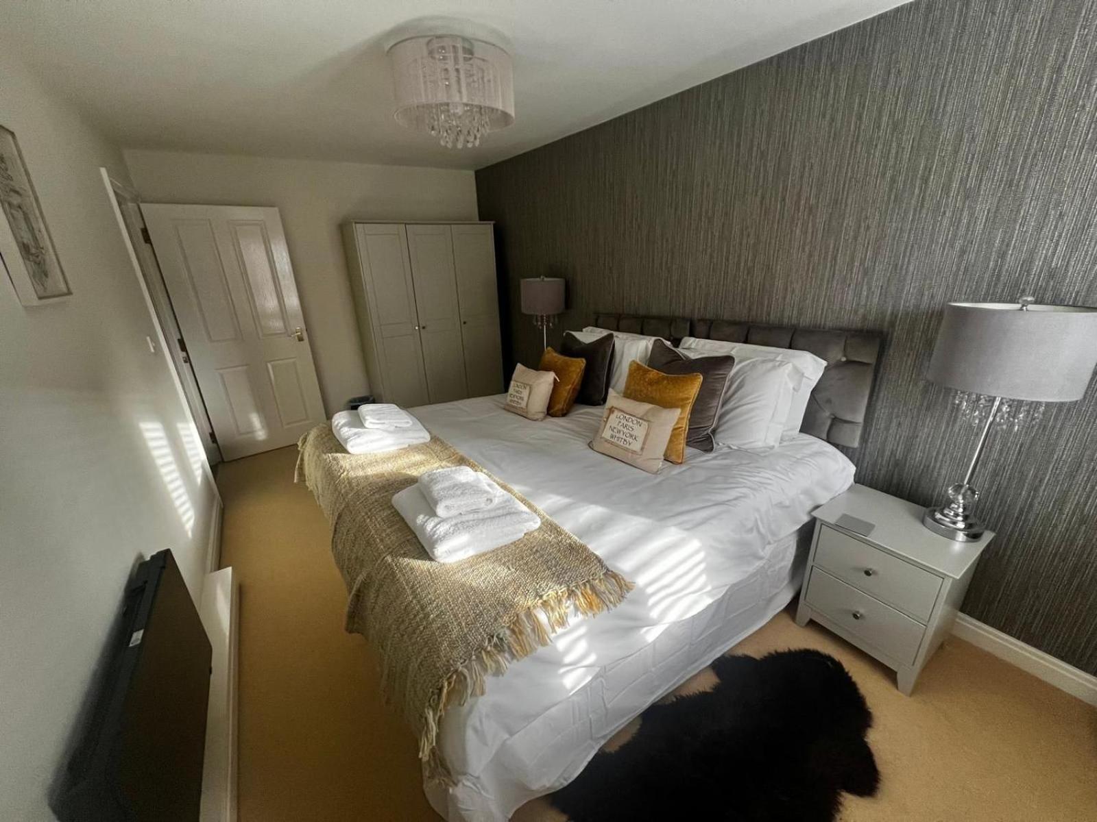 Majestic, Modern & Spacious Harbour-View Apartment With Parking Вітбі Екстер'єр фото